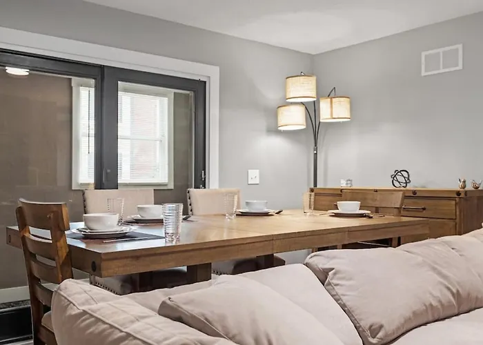 Apartment Upscale 2 Story With 8 Beds And Free Parking, Walkable To S Highland Ave *