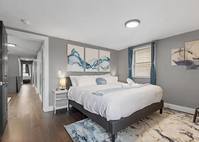 Upscale 2 Story With 8 Beds And Free Parking, Walkable To S Highland Ave * Pittsburgh