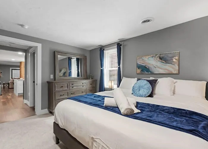 Upscale 2 Story With 8 Beds And Free Parking, Walkable To S Highland Ave * Pittsburgh