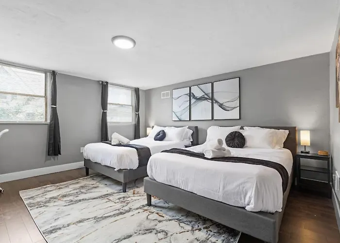 Upscale 2 Story With 8 Beds And Free Parking, Walkable To S Highland Ave Apartment *