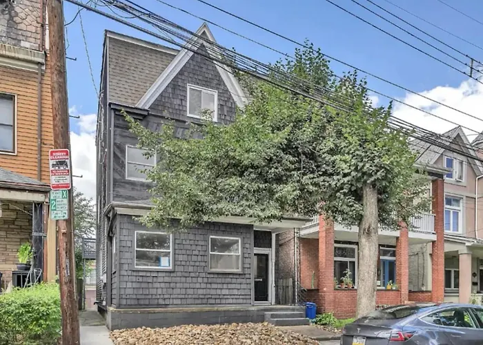 Upscale 2 Story With 8 Beds And Free Parking, Walkable To S Highland Ave Pittsburgh