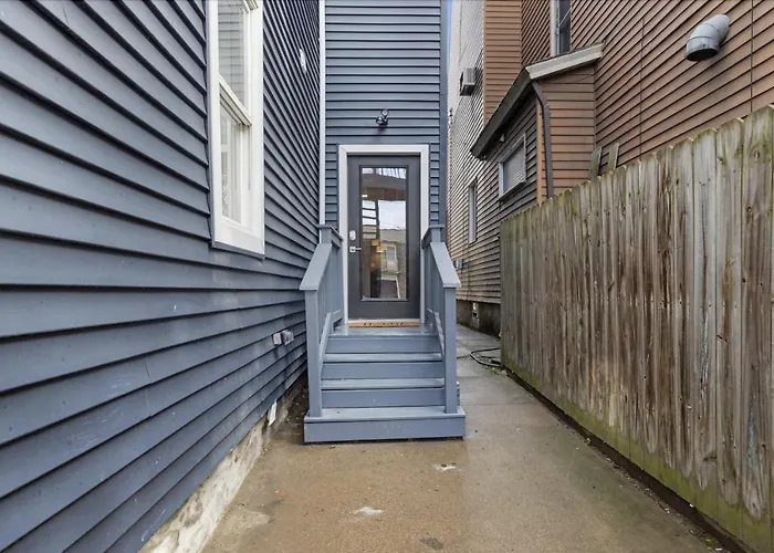 Upscale 2 Story With 8 Beds And Free Parking, Walkable To S Highland Ave *